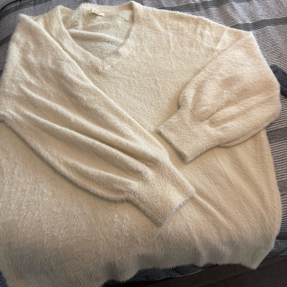 Women’s soft v neck sweater - Picture 1 of 2